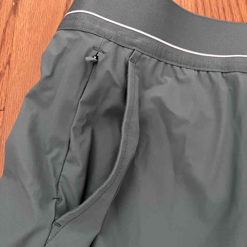 NWT Green Resort Skort - Picture 3 of 6